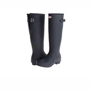 Hunter tall rain boots size 9 black matte WFT1000R